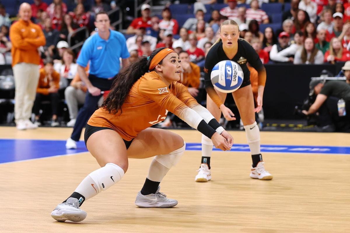 Keonilei Akana, Texas volleyball